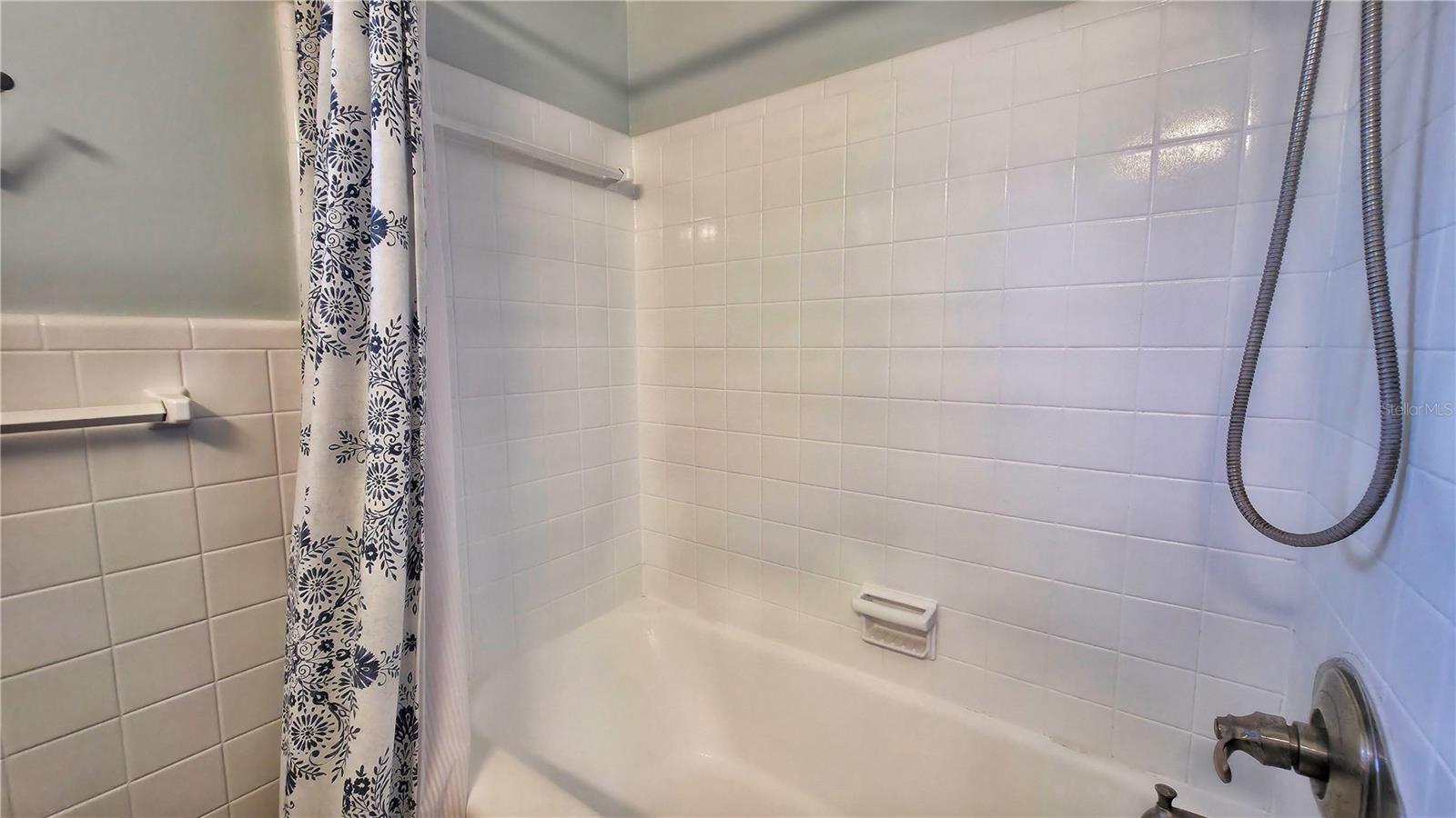 Image 15 of 23 For 518 Oranole Road
