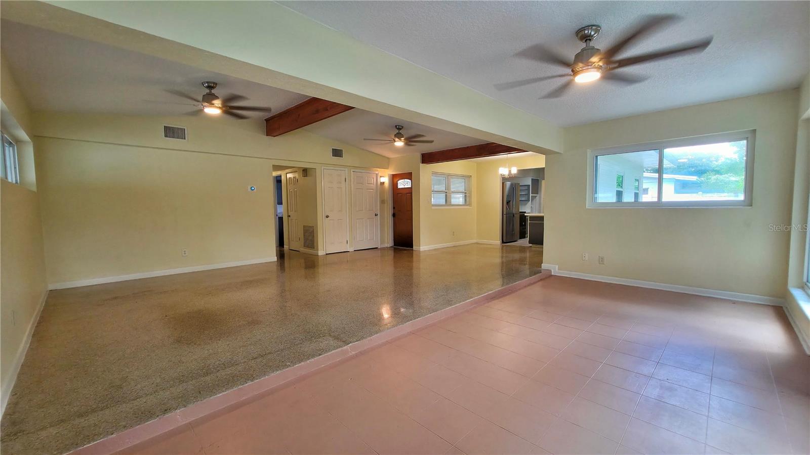 Image 5 of 23 For 518 Oranole Road