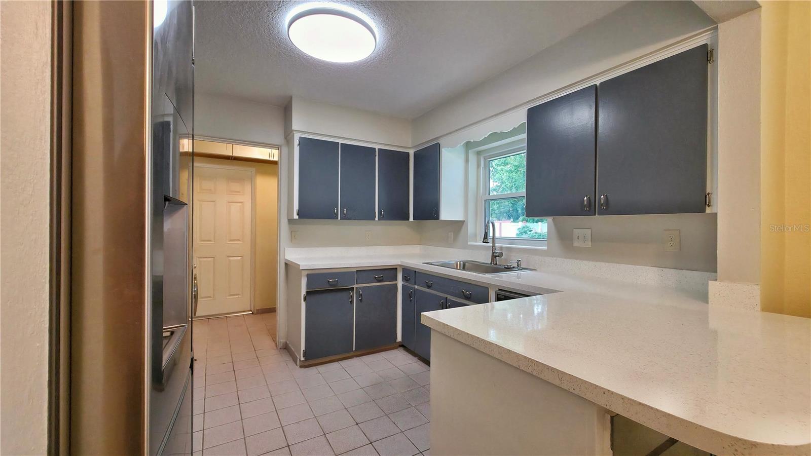 Image 7 of 23 For 518 Oranole Road