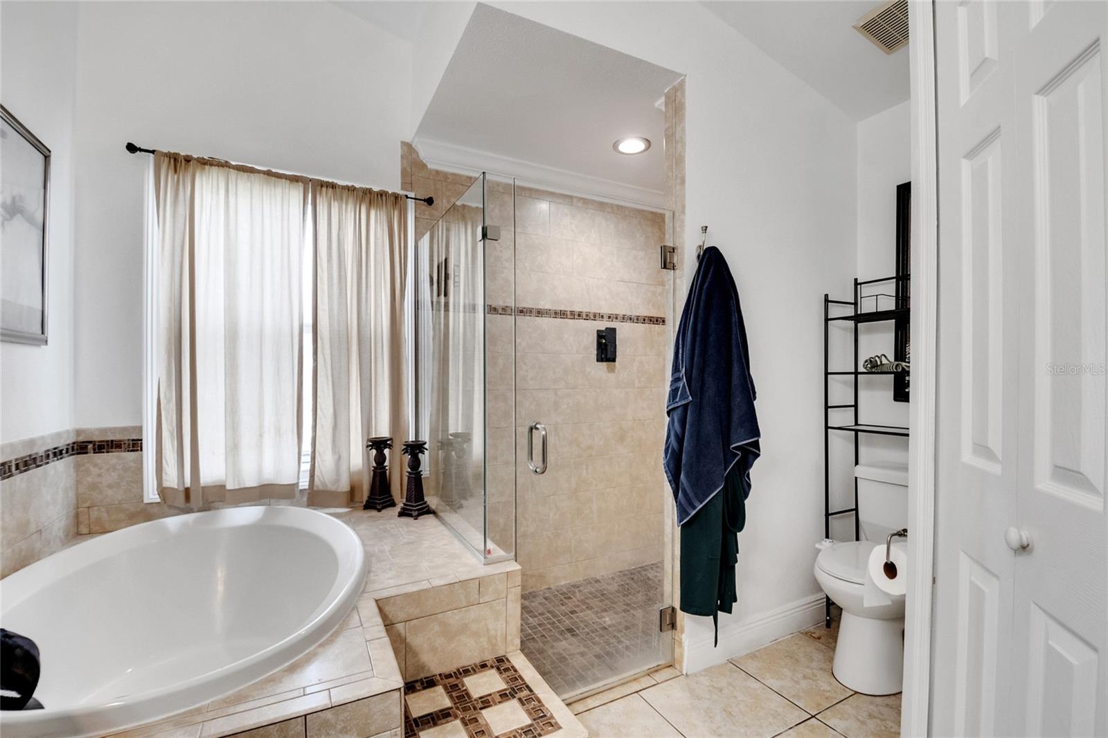 Image 21 of 37 For 13504 Glasser Avenue