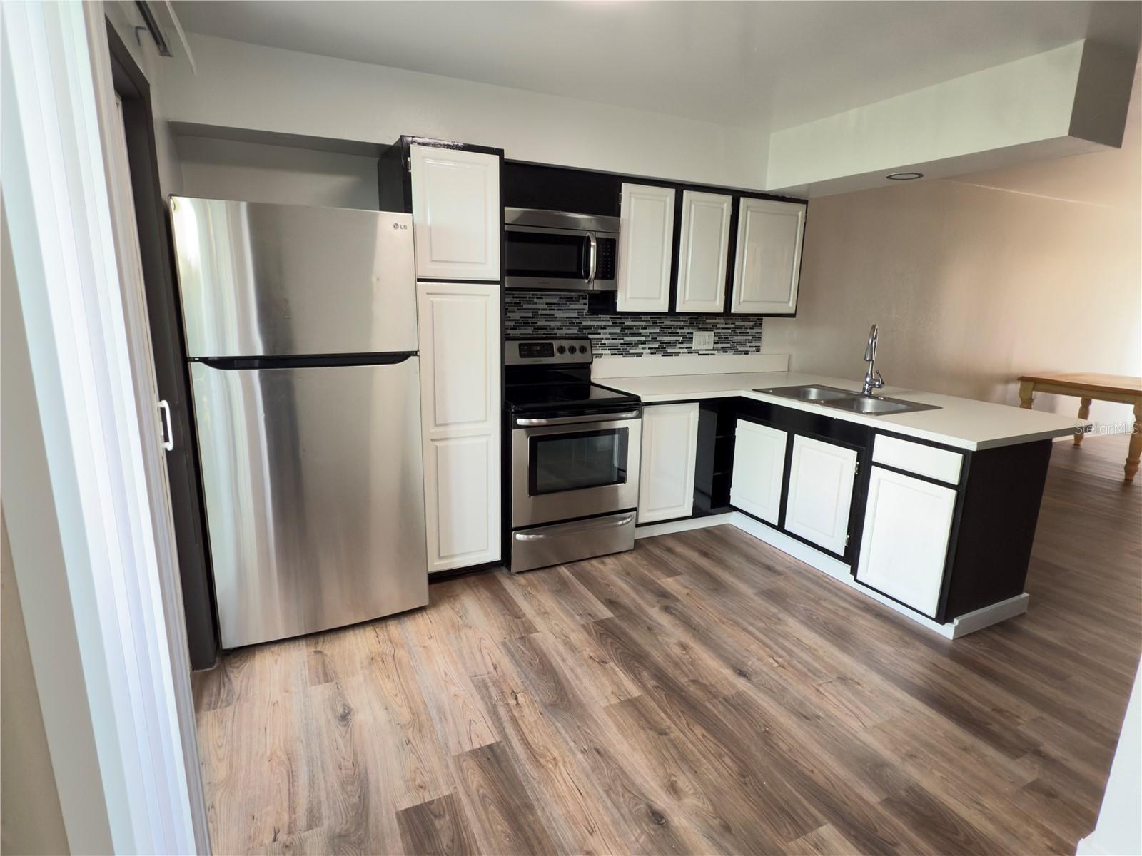 Image 2 of 50 For 1909 Caralee Boulevard 1