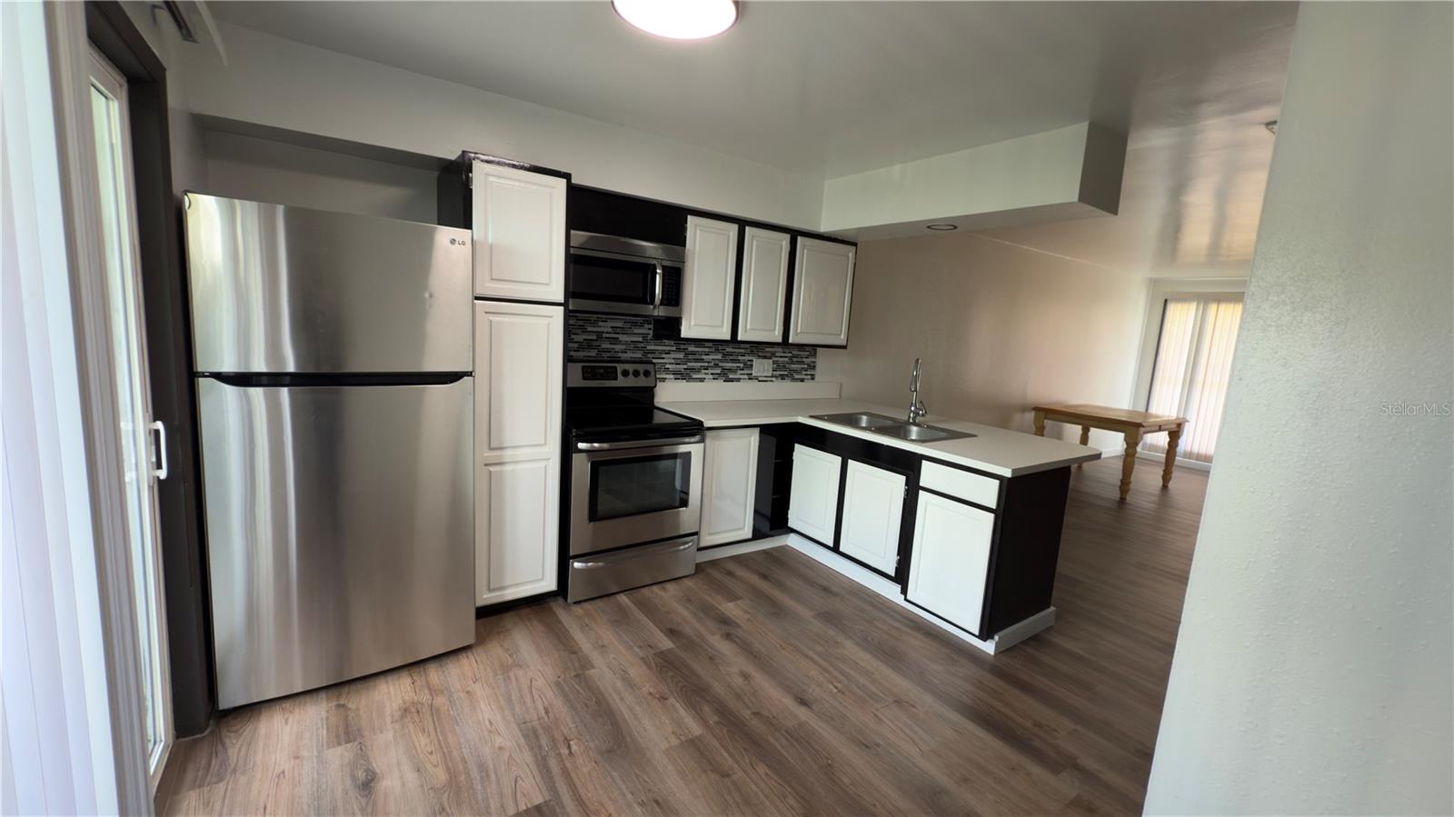 Image 3 of 50 For 1909 Caralee Boulevard 1