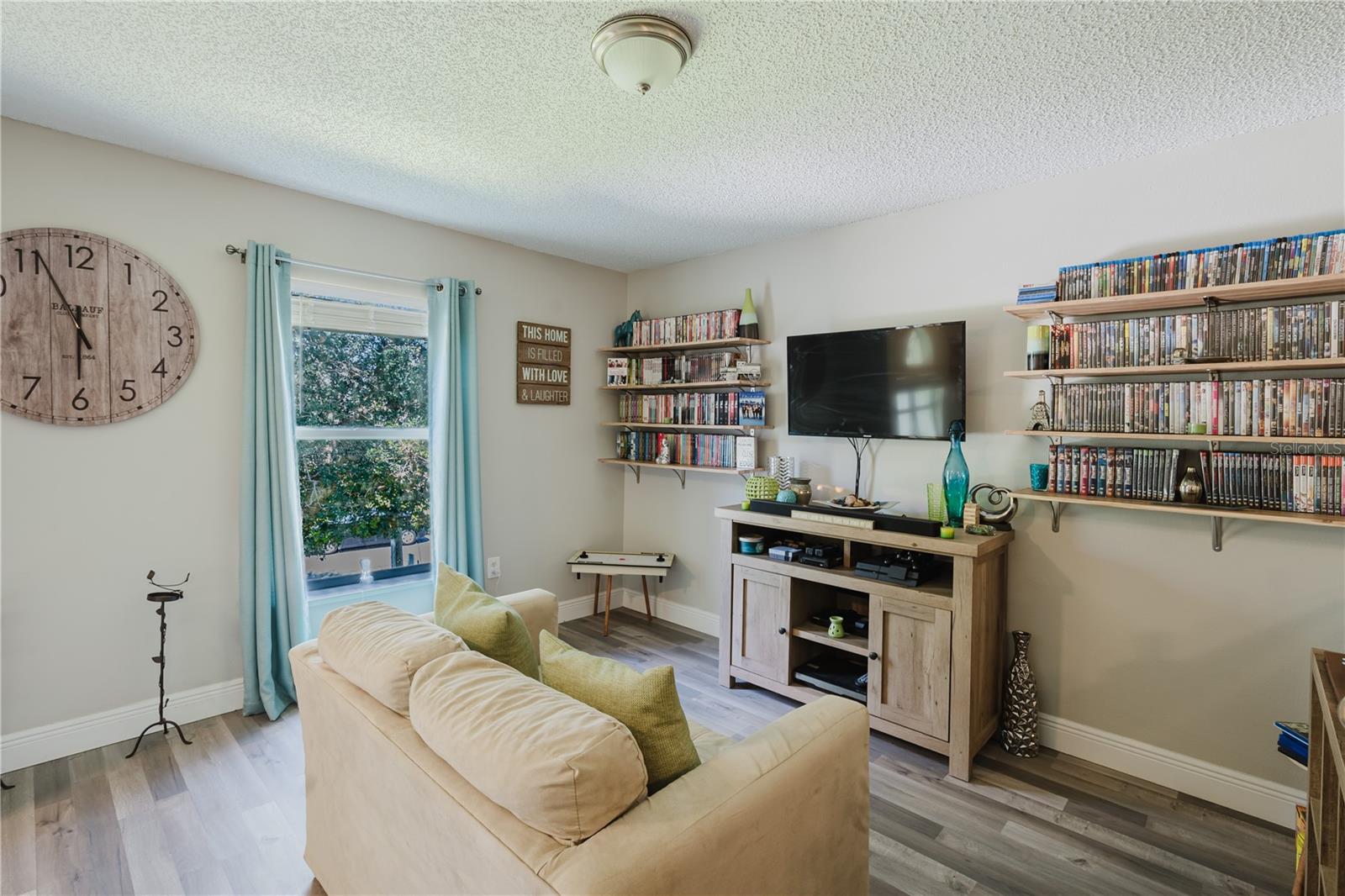 Image 15 of 43 For 607 Notre Dame Way