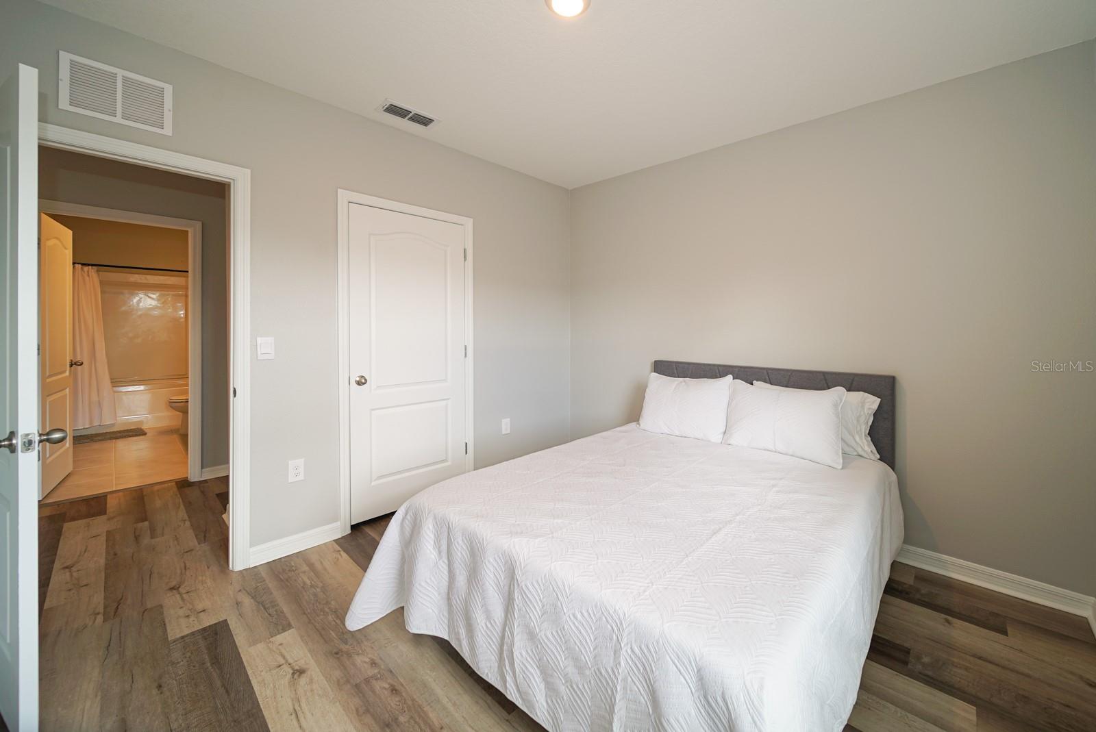 Image 36 of 56 For 3337 Costello Cir