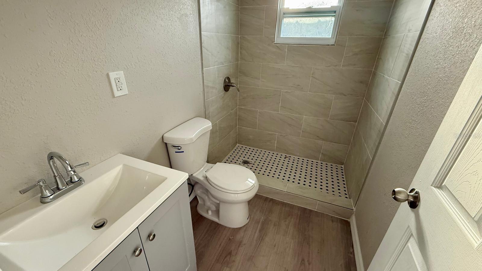 Image 5 of 5 For 1310 Combee Road 6