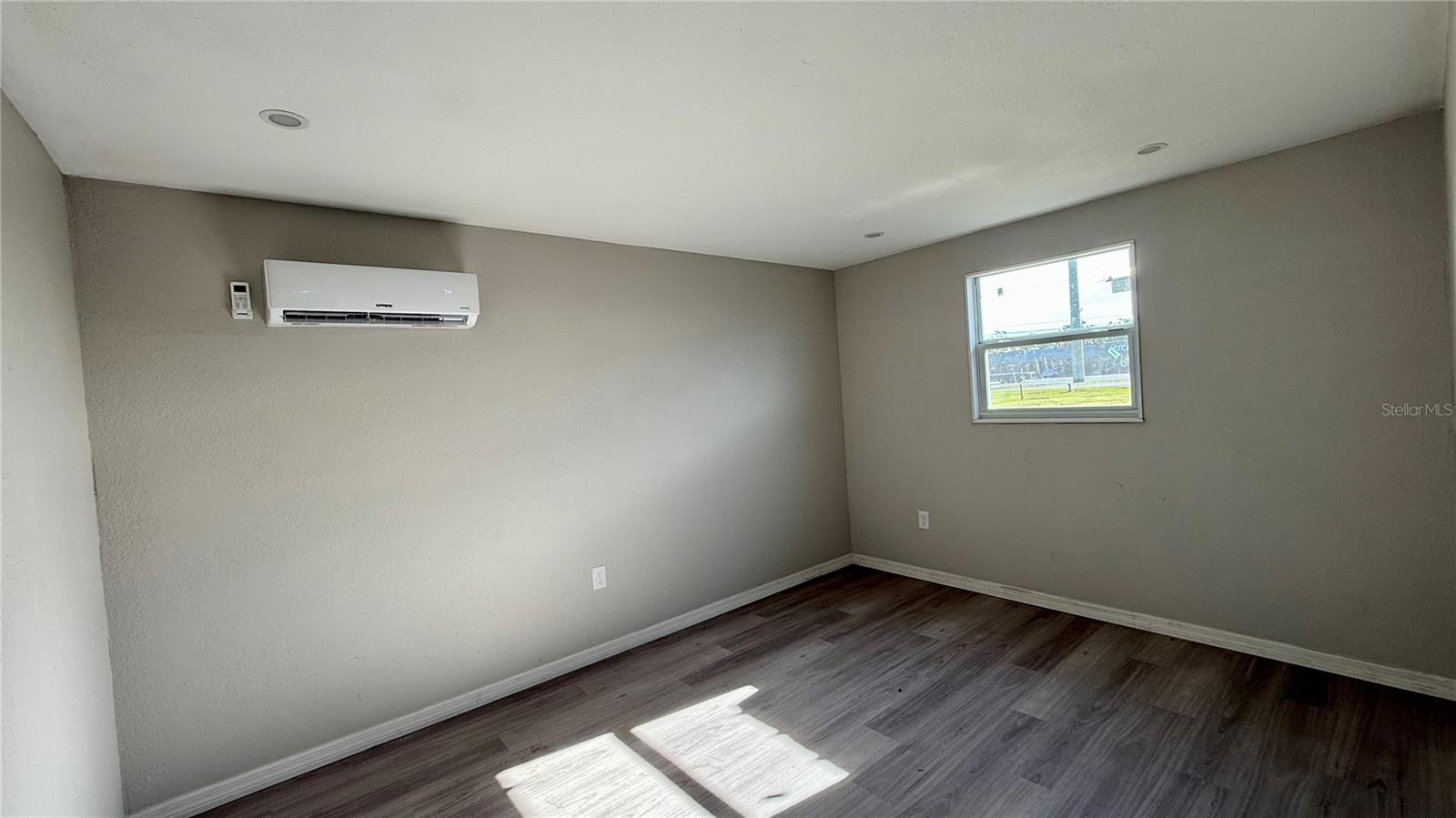 Image 6 of 8 For 1310 Combee Road 6