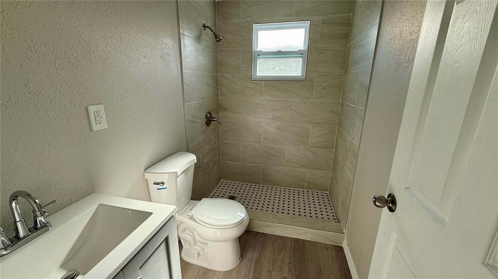 Image 8 of 8 For 1310 Combee Road 6