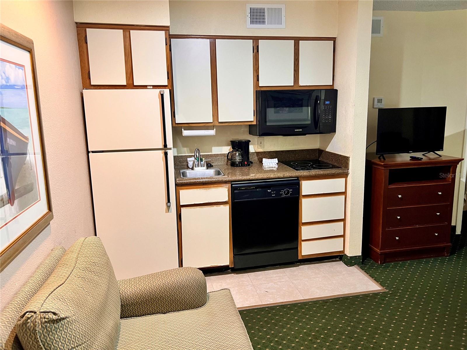 Image 3 of 20 For 3100 Parkway Boulevard 227