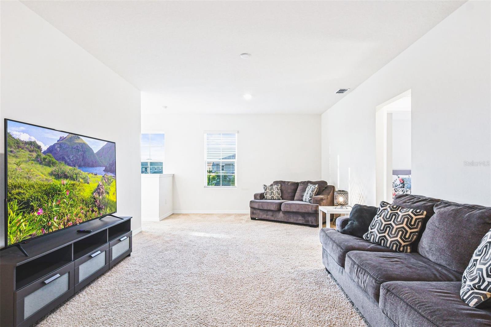 Image 11 of 37 For 7619 Oakmoss Loop