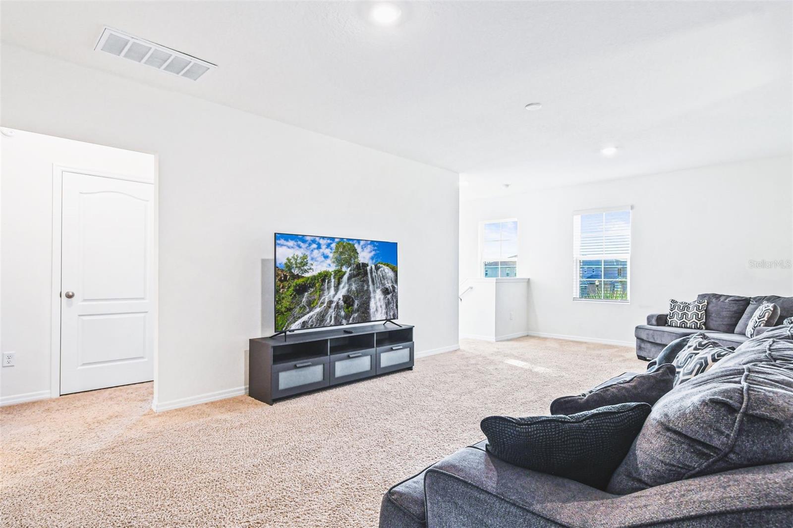 Image 12 of 37 For 7619 Oakmoss Loop