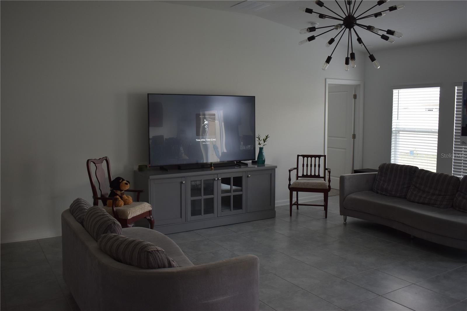 Image 9 of 22 For 1406 Deepwater Circle