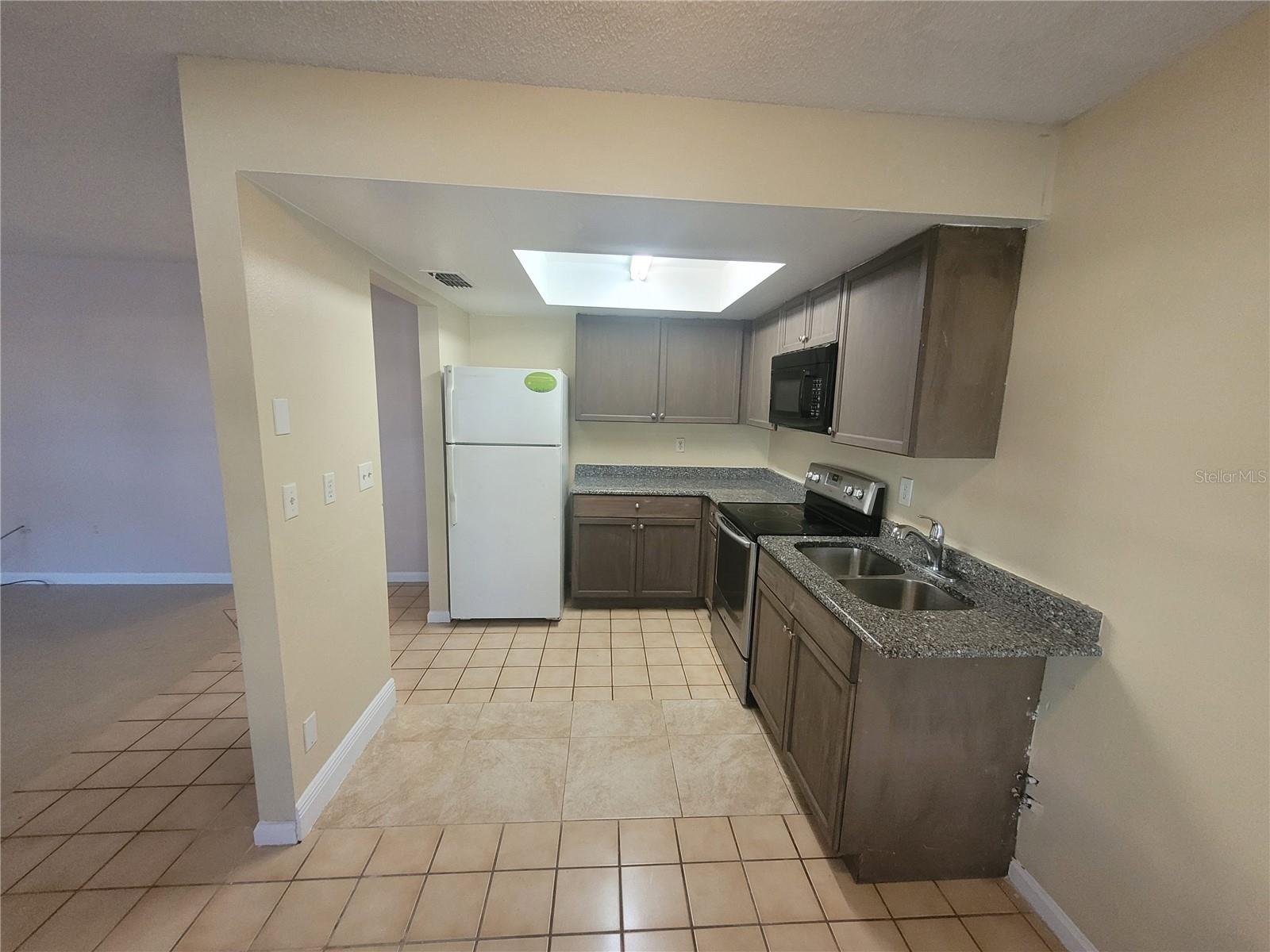 Image 9 of 17 For 1802 Barton Drive 3