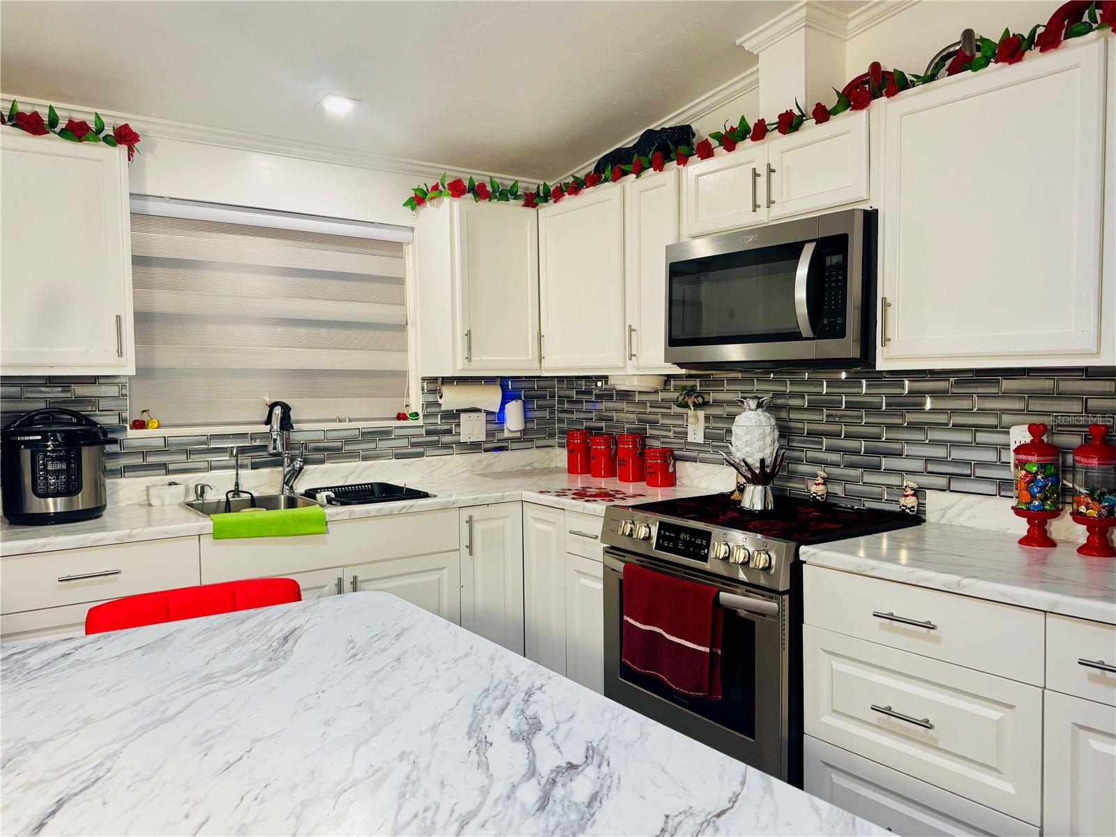 Image 4 of 24 For 18304 Cedarhurst Road