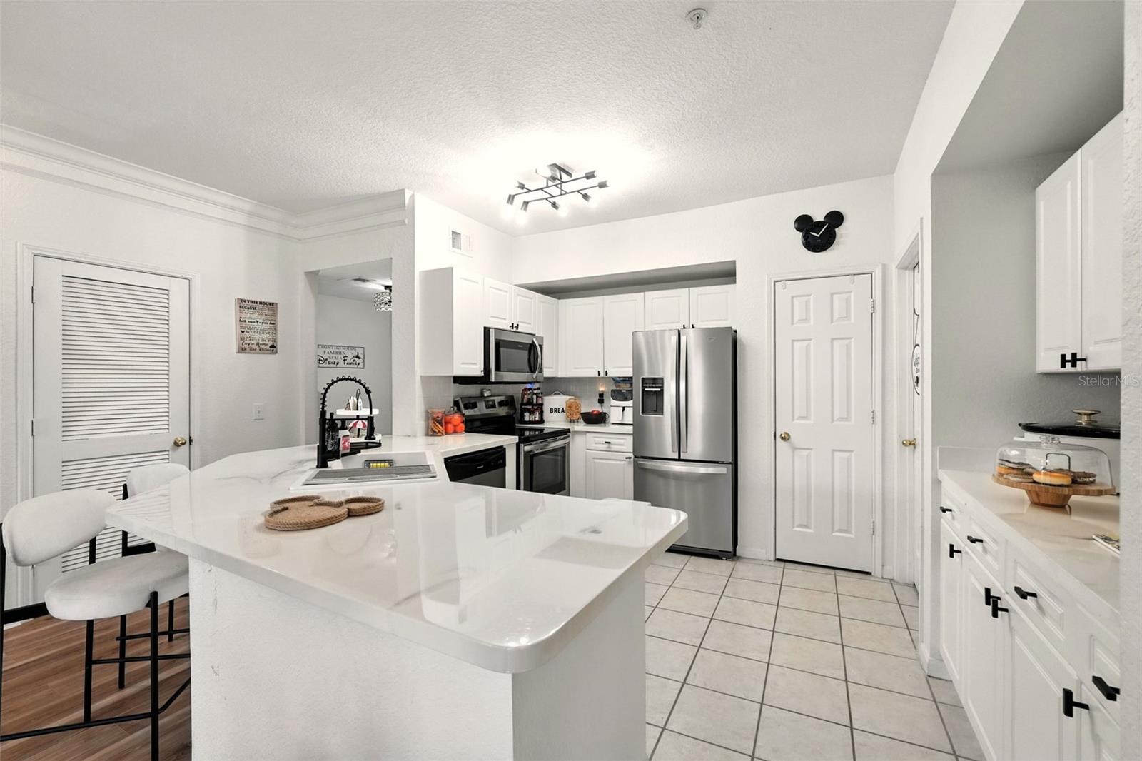 Image 14 of 33 For 211 Longview Avenue 306