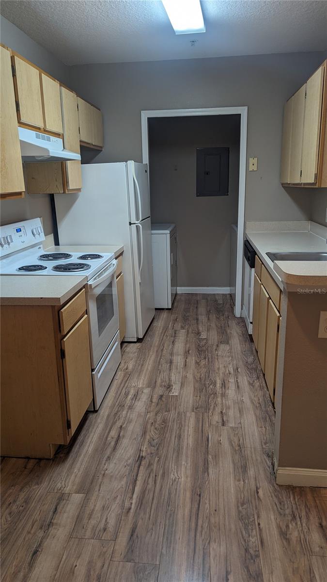 Image 14 of 31 For 6512 Swissco Drive 1417