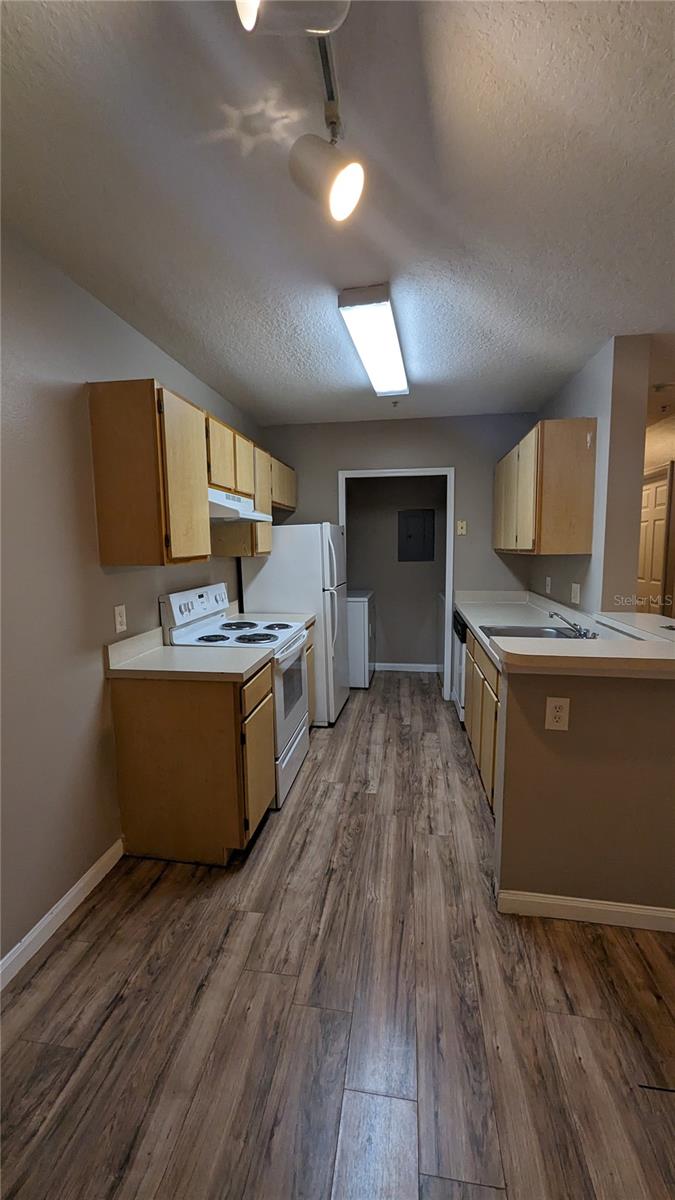Image 15 of 31 For 6512 Swissco Drive 1417