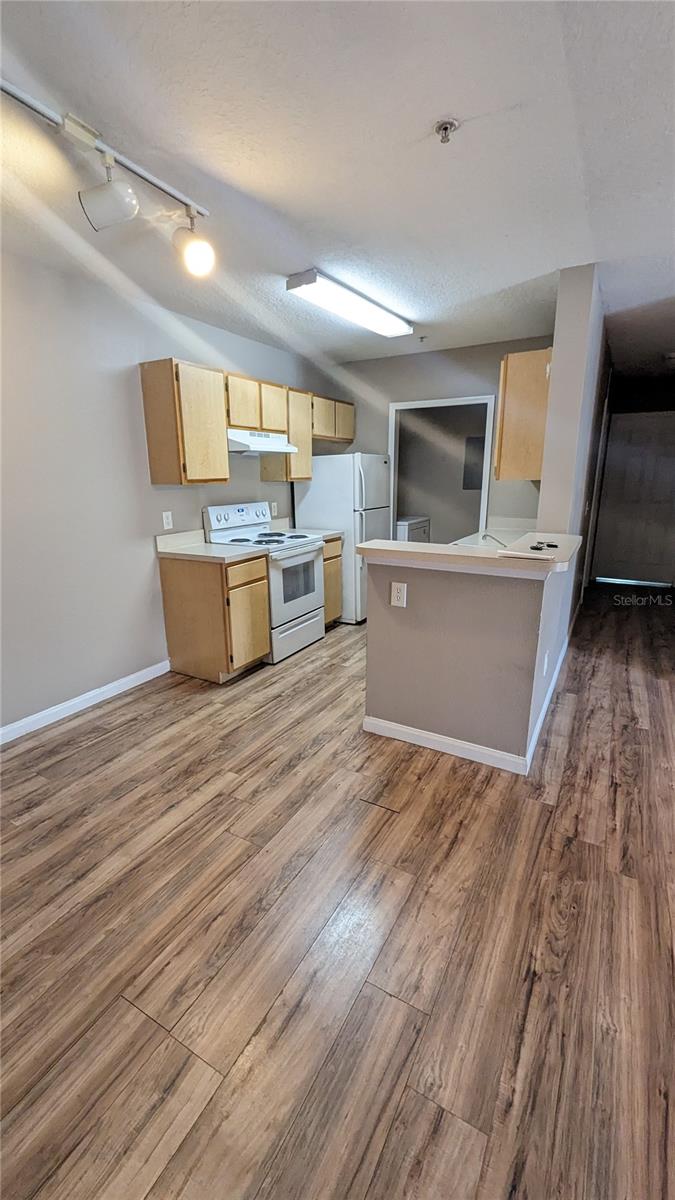 Image 7 of 31 For 6512 Swissco Drive 1417
