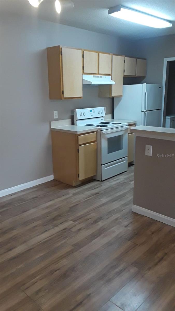 Image 8 of 31 For 6512 Swissco Drive 1417