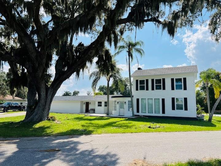 Details for 812 Tropical Drive, BRADENTON, FL 34208