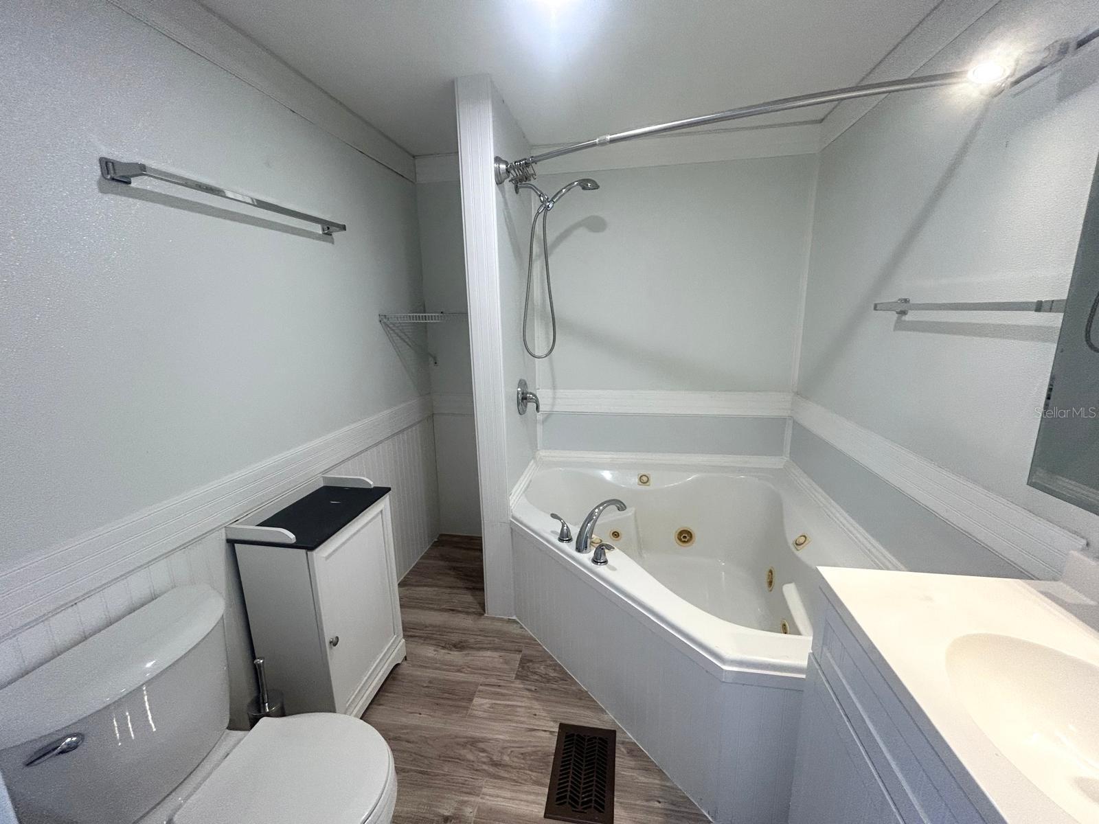 Image 13 of 20 For 29 Maplehurst Avenue