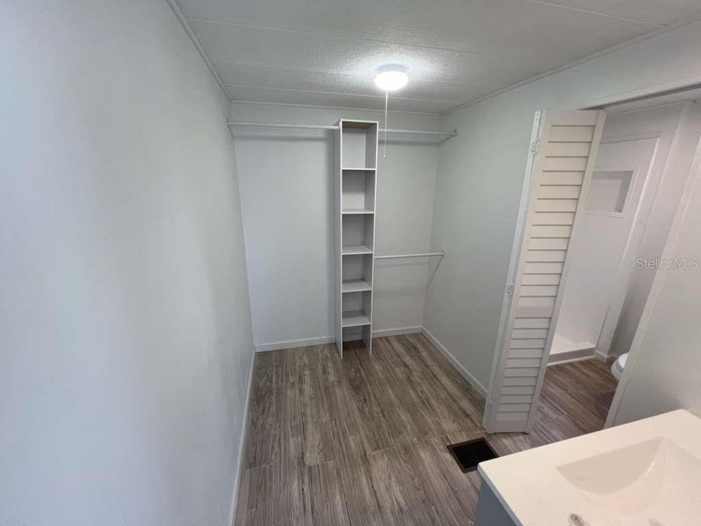 Image 16 of 20 For 29 Maplehurst Avenue