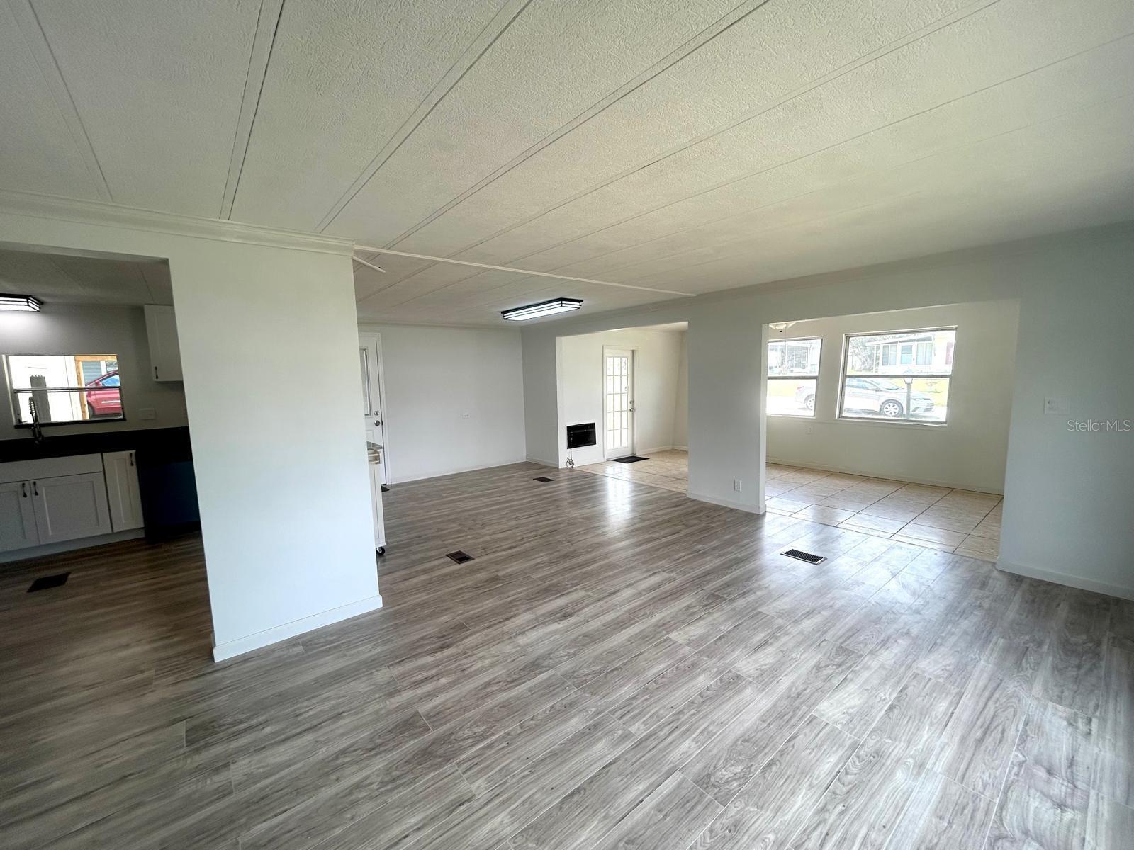 Image 5 of 20 For 29 Maplehurst Avenue
