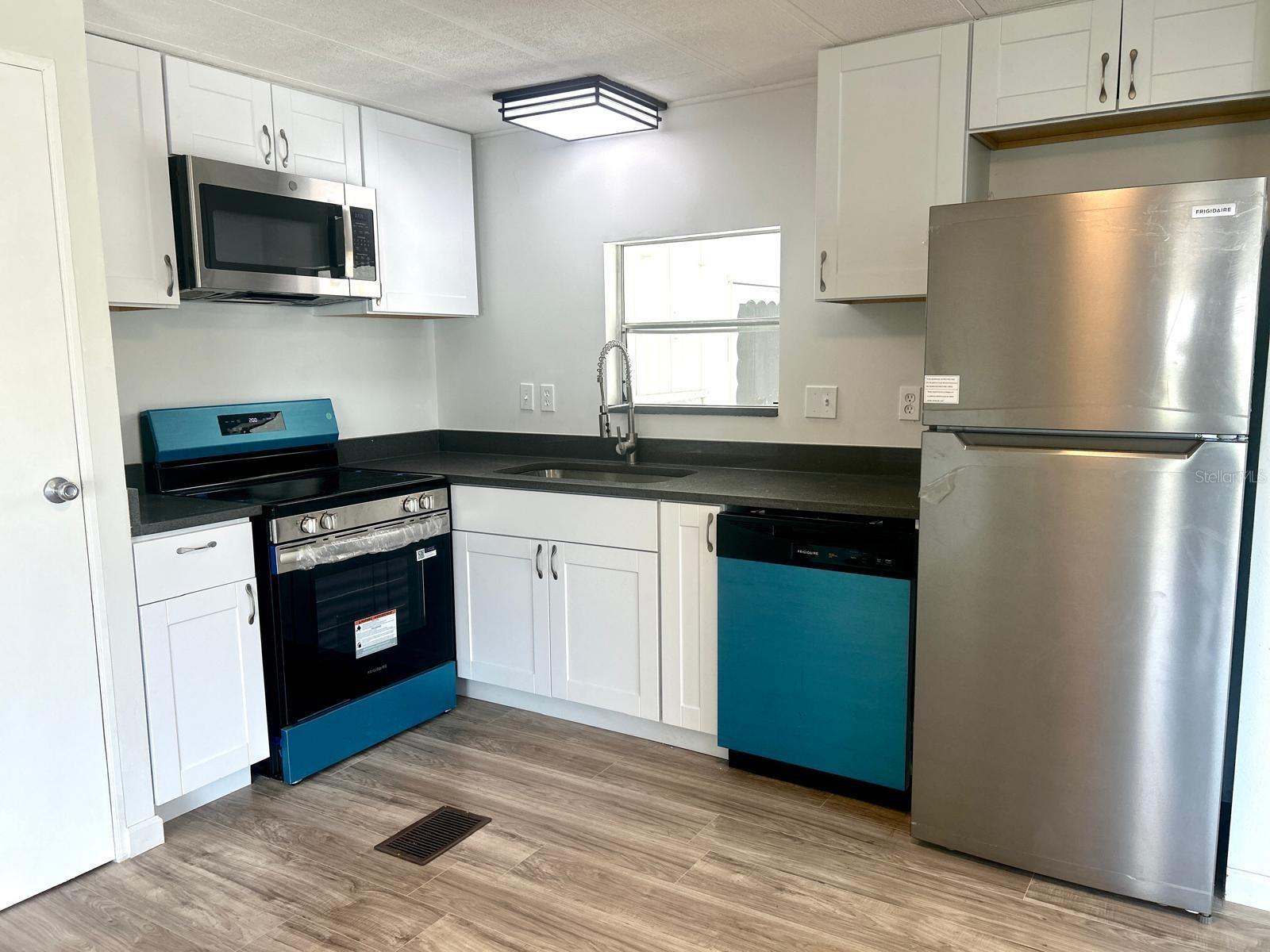 Image 8 of 20 For 29 Maplehurst Avenue