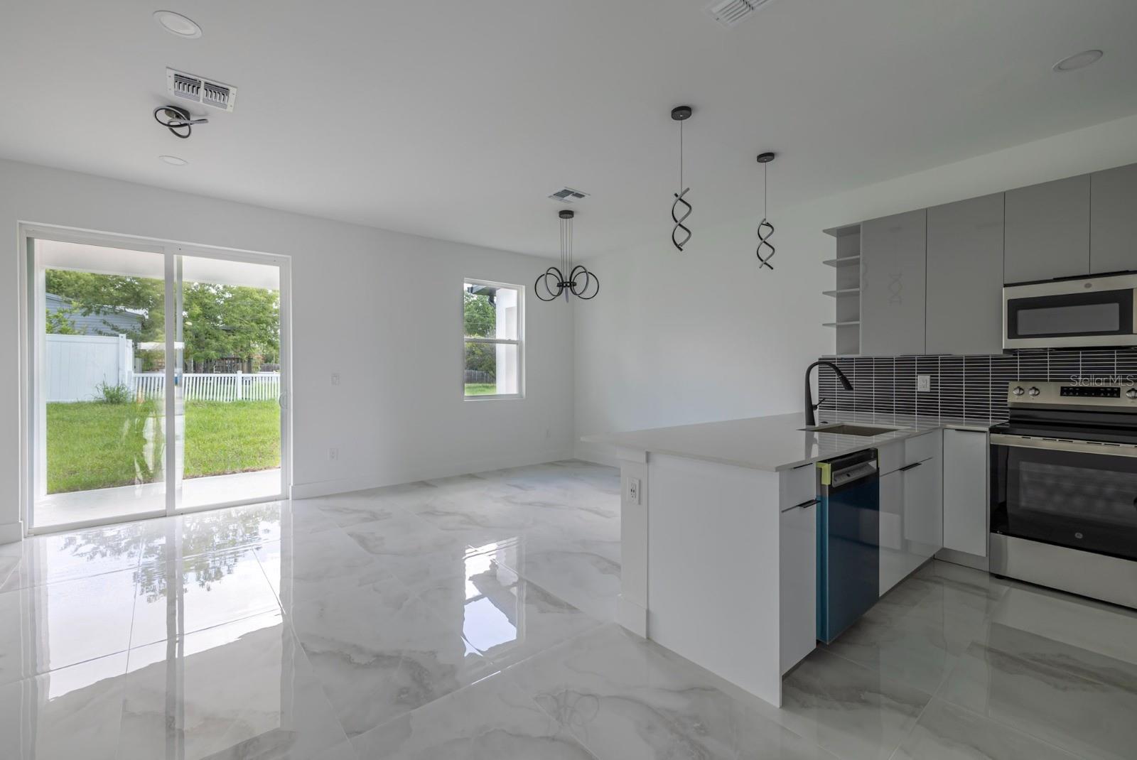Image 5 of 21 For 2049 Barroso Street