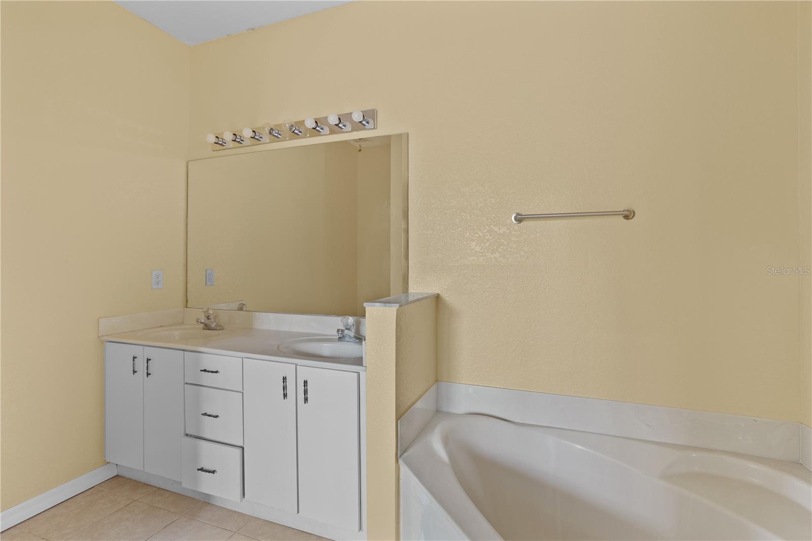 Image 21 of 46 For 13201 Indian Creek Drive 13201