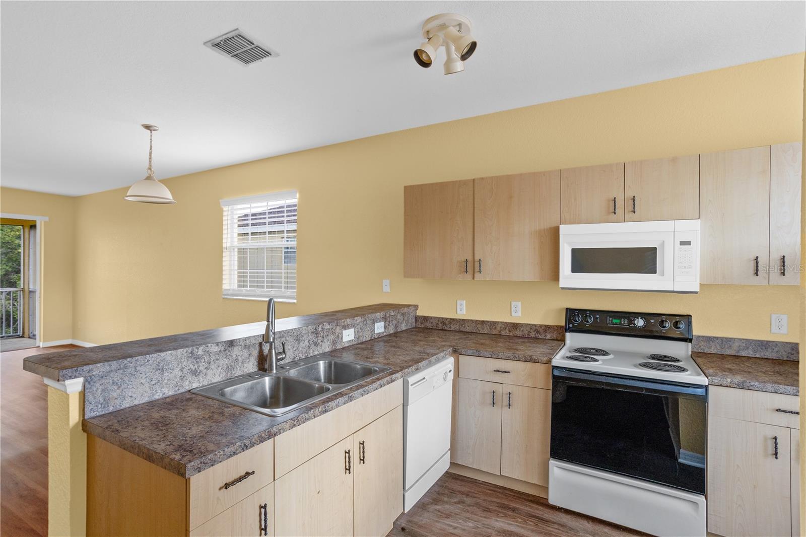 Image 8 of 46 For 13201 Indian Creek Drive 13201
