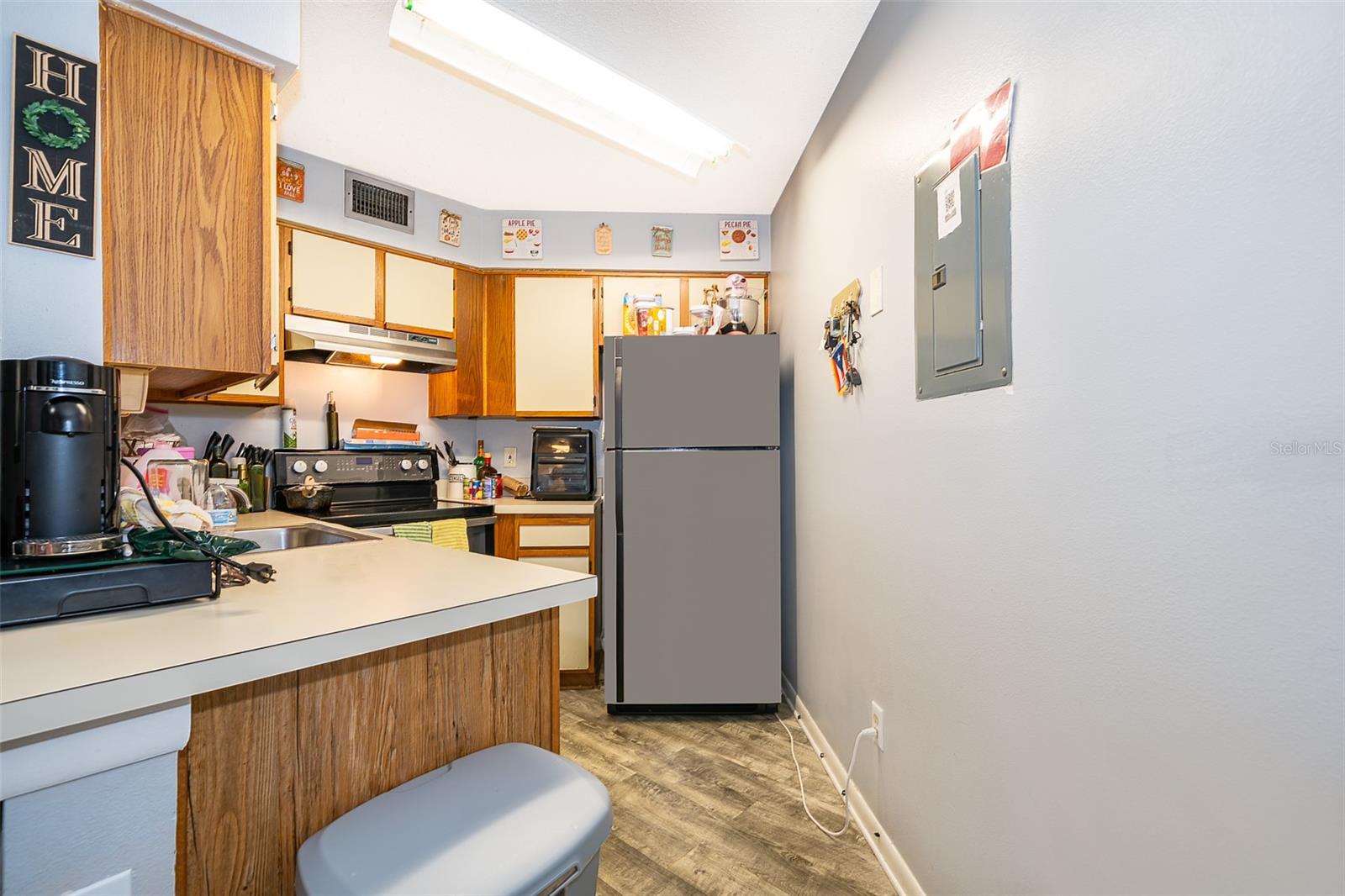 Image 10 of 33 For 3774 Southpointe Drive 3774