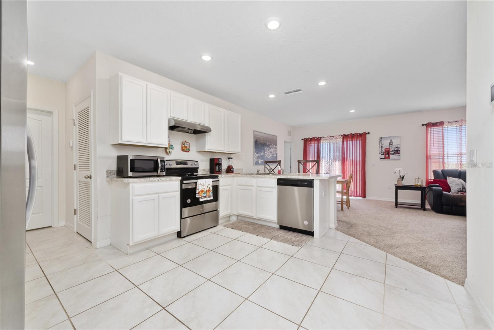 Image 13 of 30 For 1156 Cambridge Drive