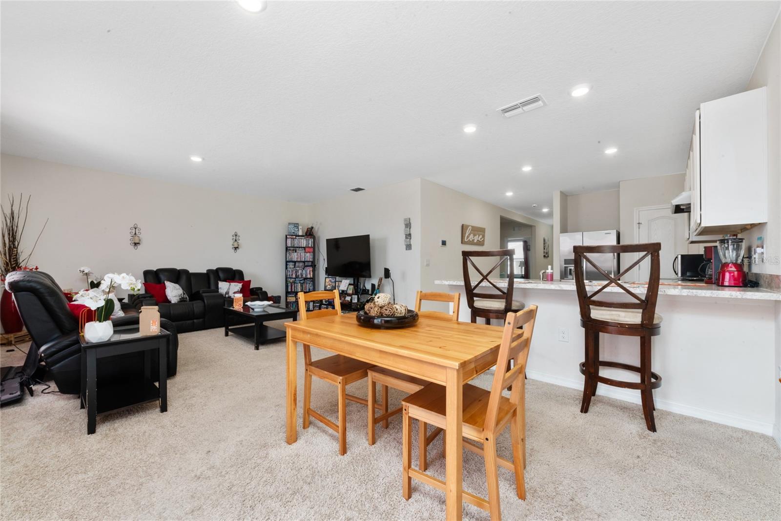 Image 15 of 30 For 1156 Cambridge Drive