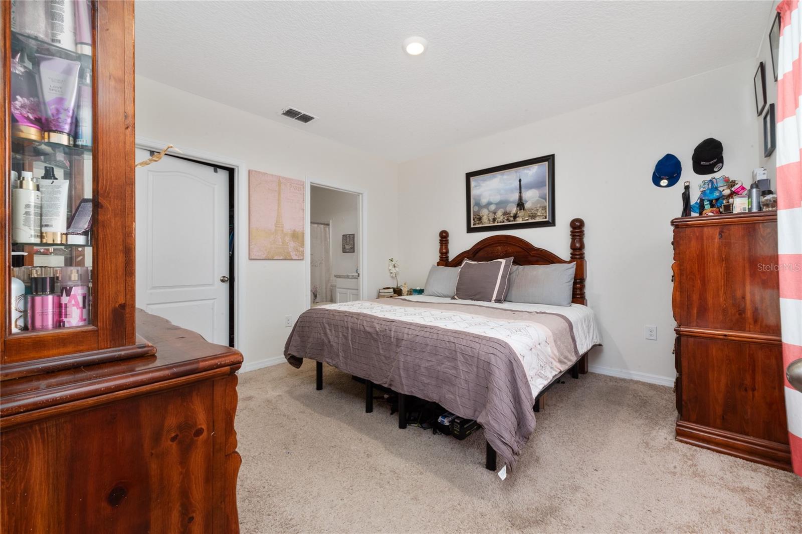 Image 20 of 30 For 1156 Cambridge Drive