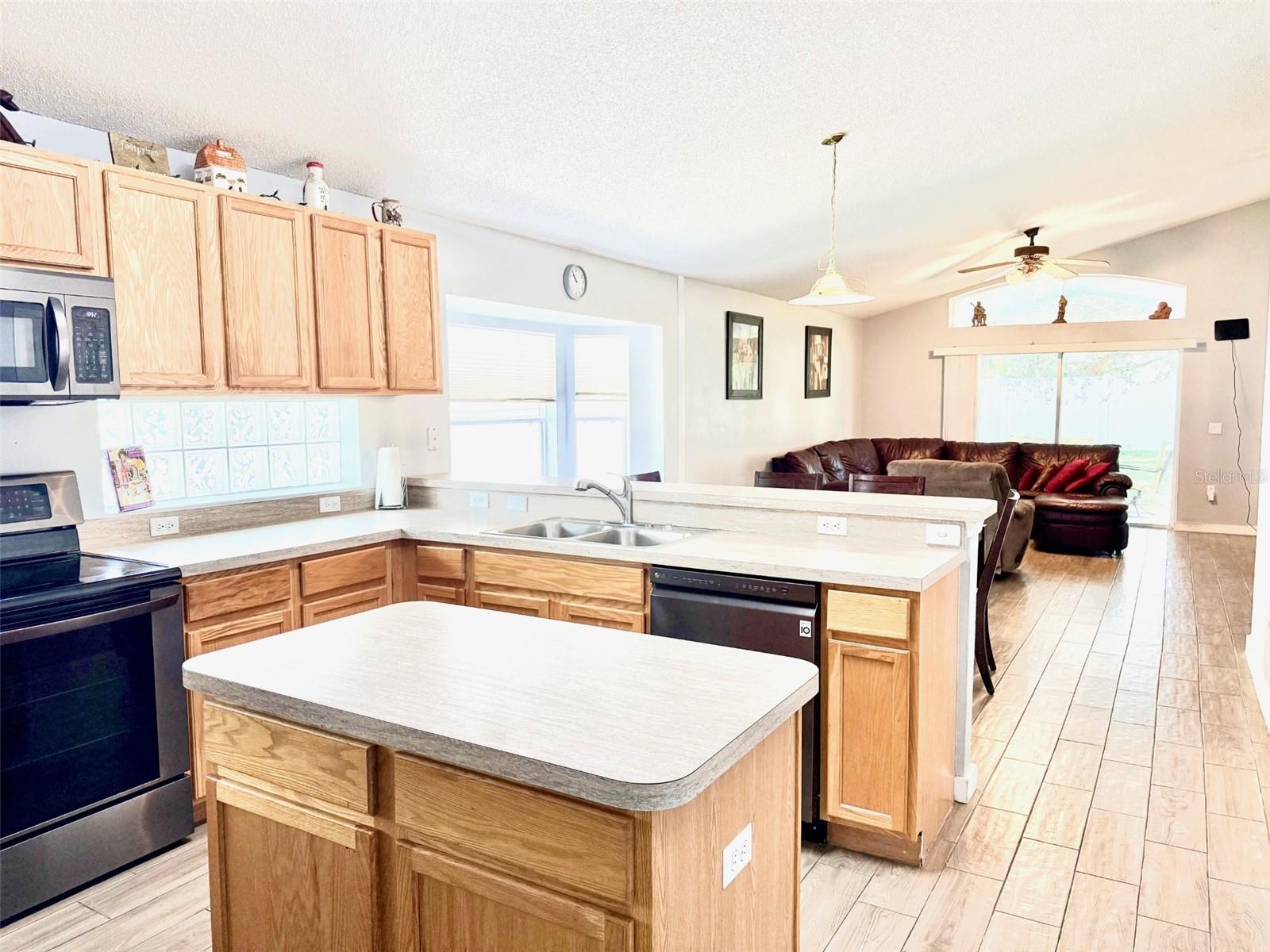Image 4 of 19 For 8361 Westcott Shore Drive