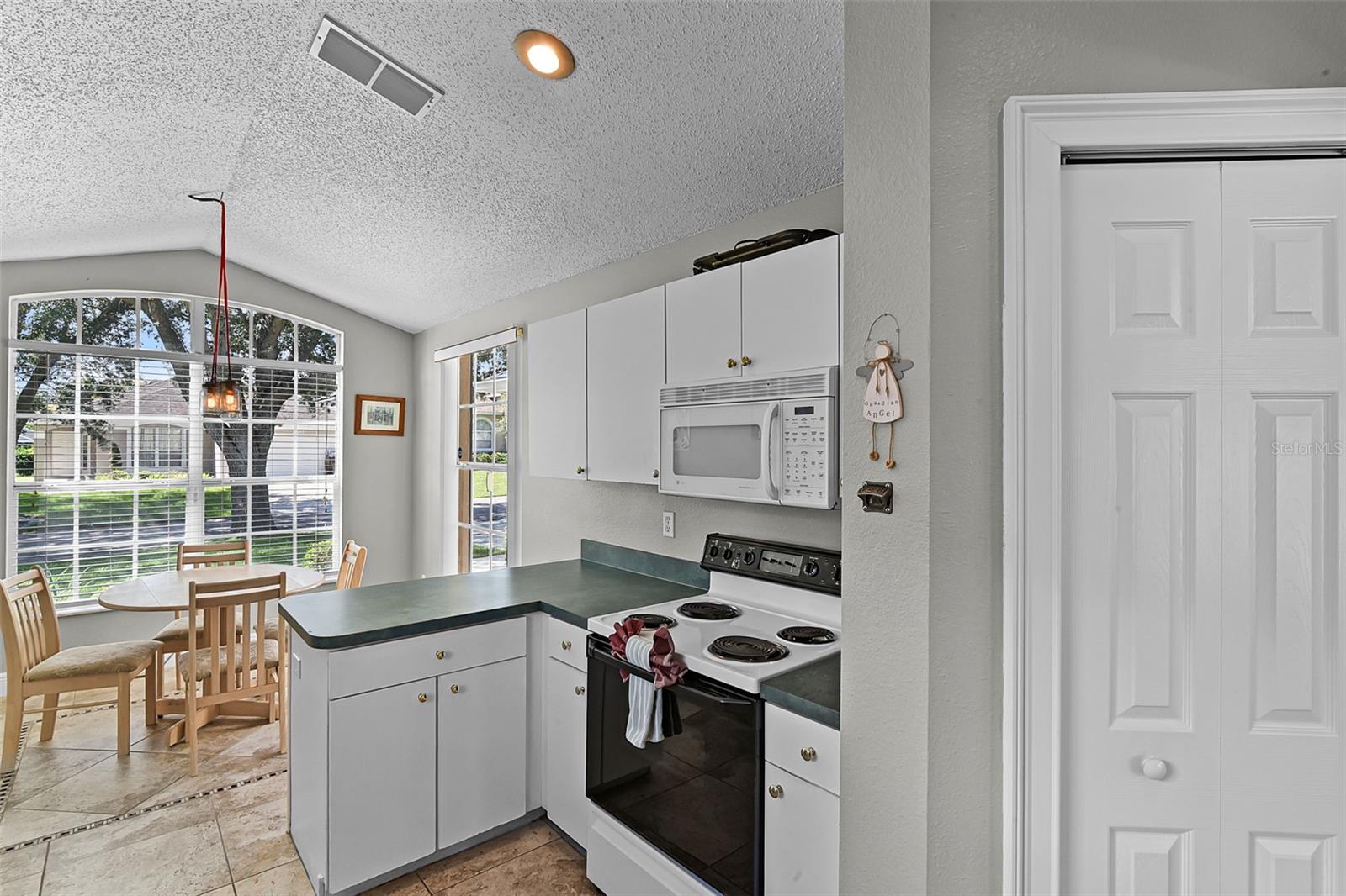 Image 16 of 59 For 2213 Mallory Circle