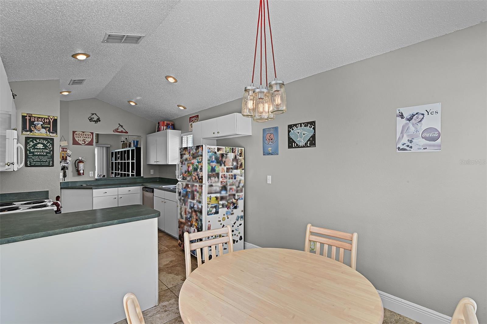 Image 17 of 59 For 2213 Mallory Circle