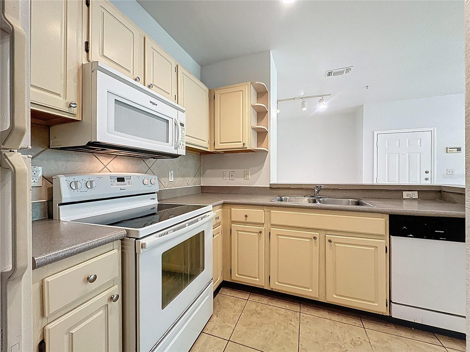 Image 15 of 29 For 8919 Legacy Ct  104
