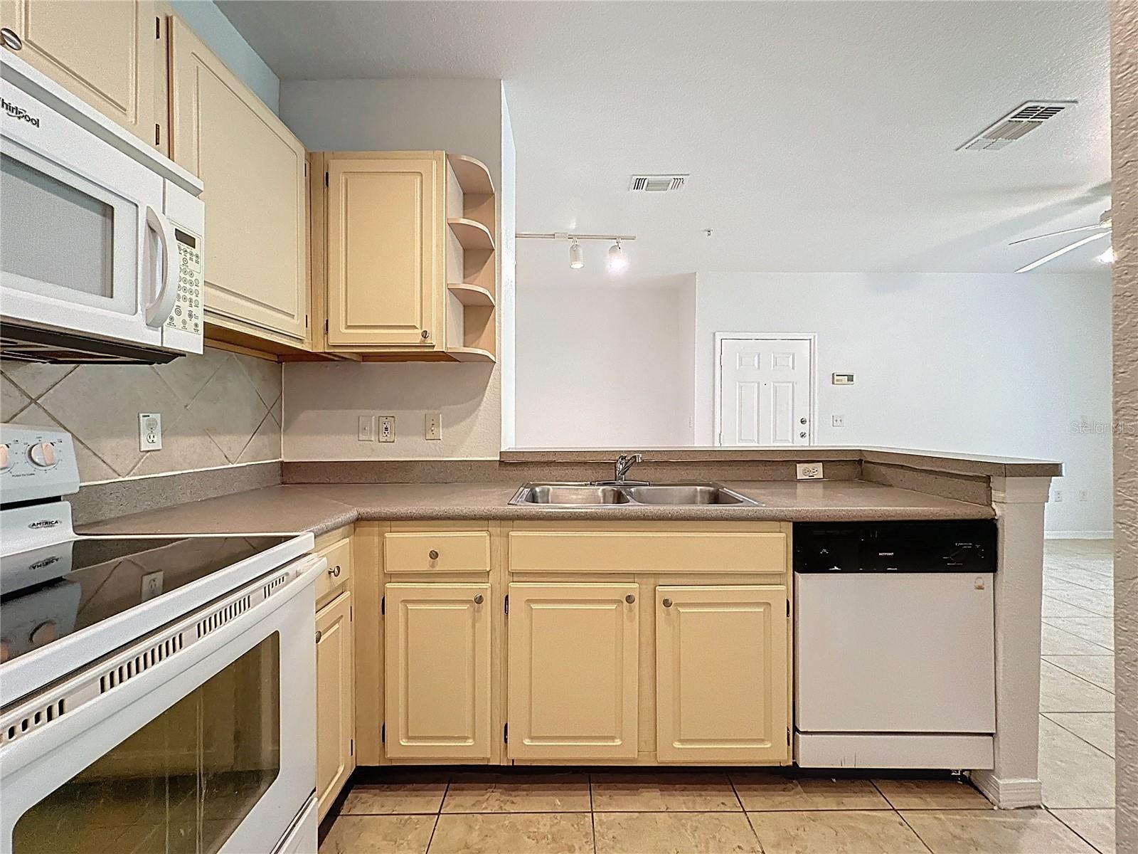 Image 17 of 29 For 8919 Legacy Ct  104