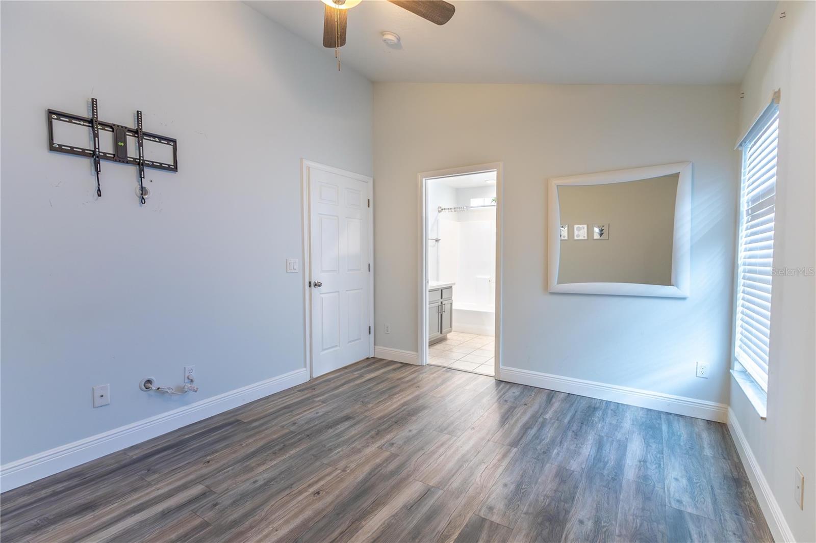 Image 10 of 24 For 3253 Huntwicke Boulevard