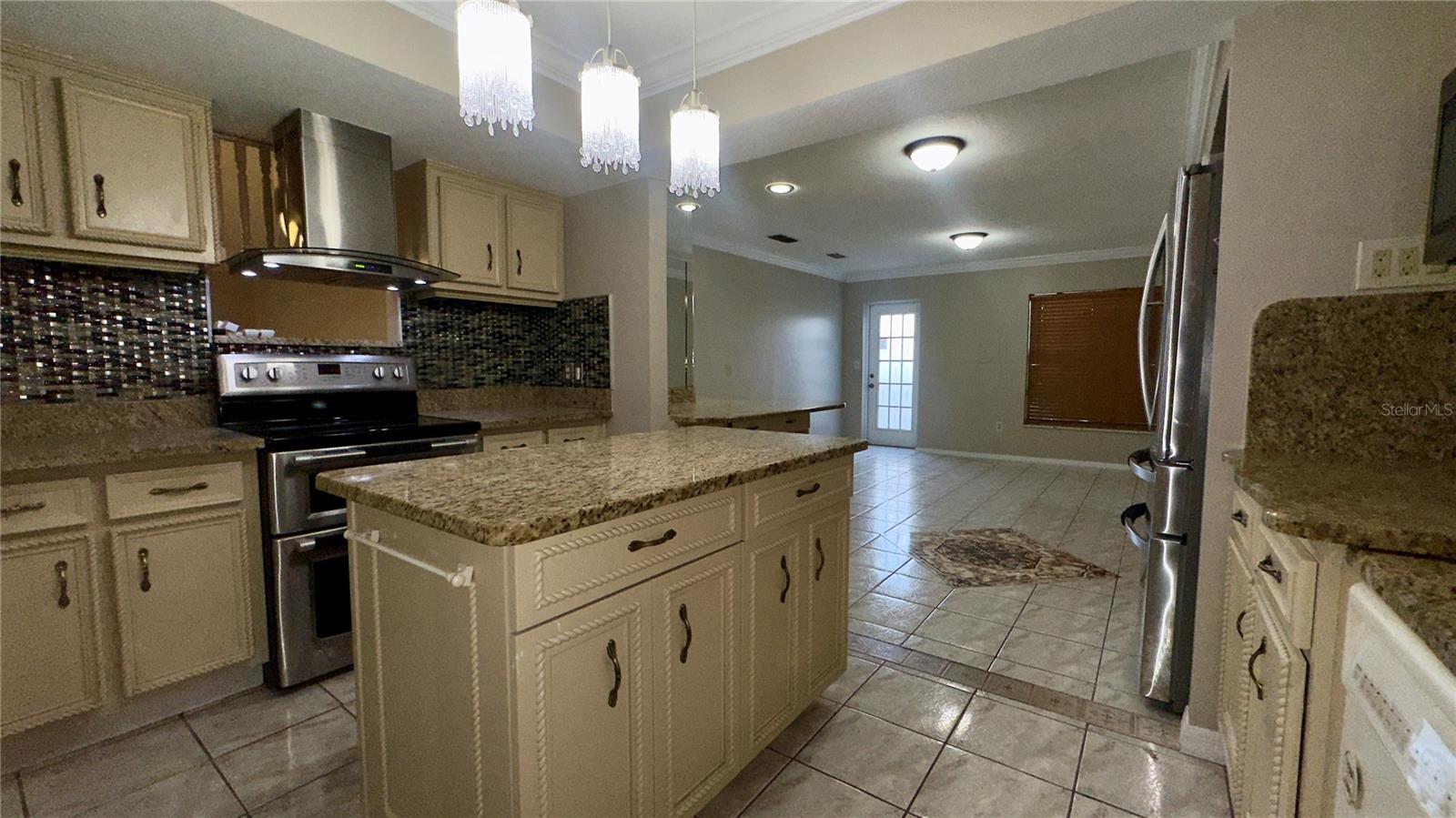 Image 5 of 40 For 2410 Sable Drive