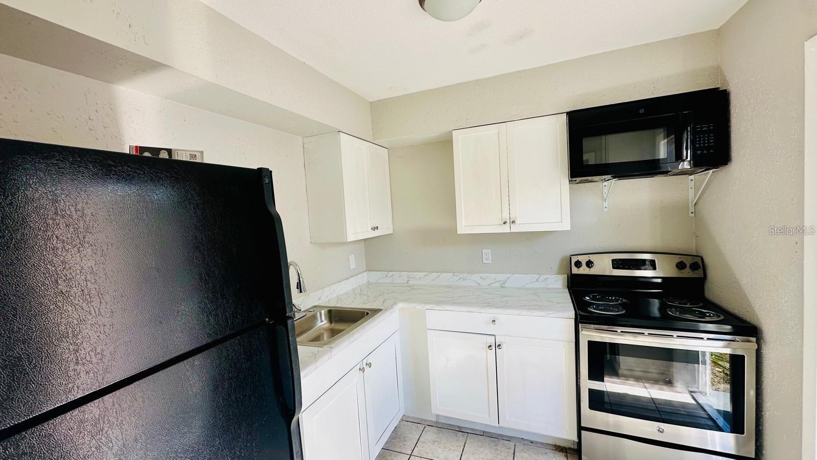 Image 4 of 8 For 390 Haines Boulevard 3