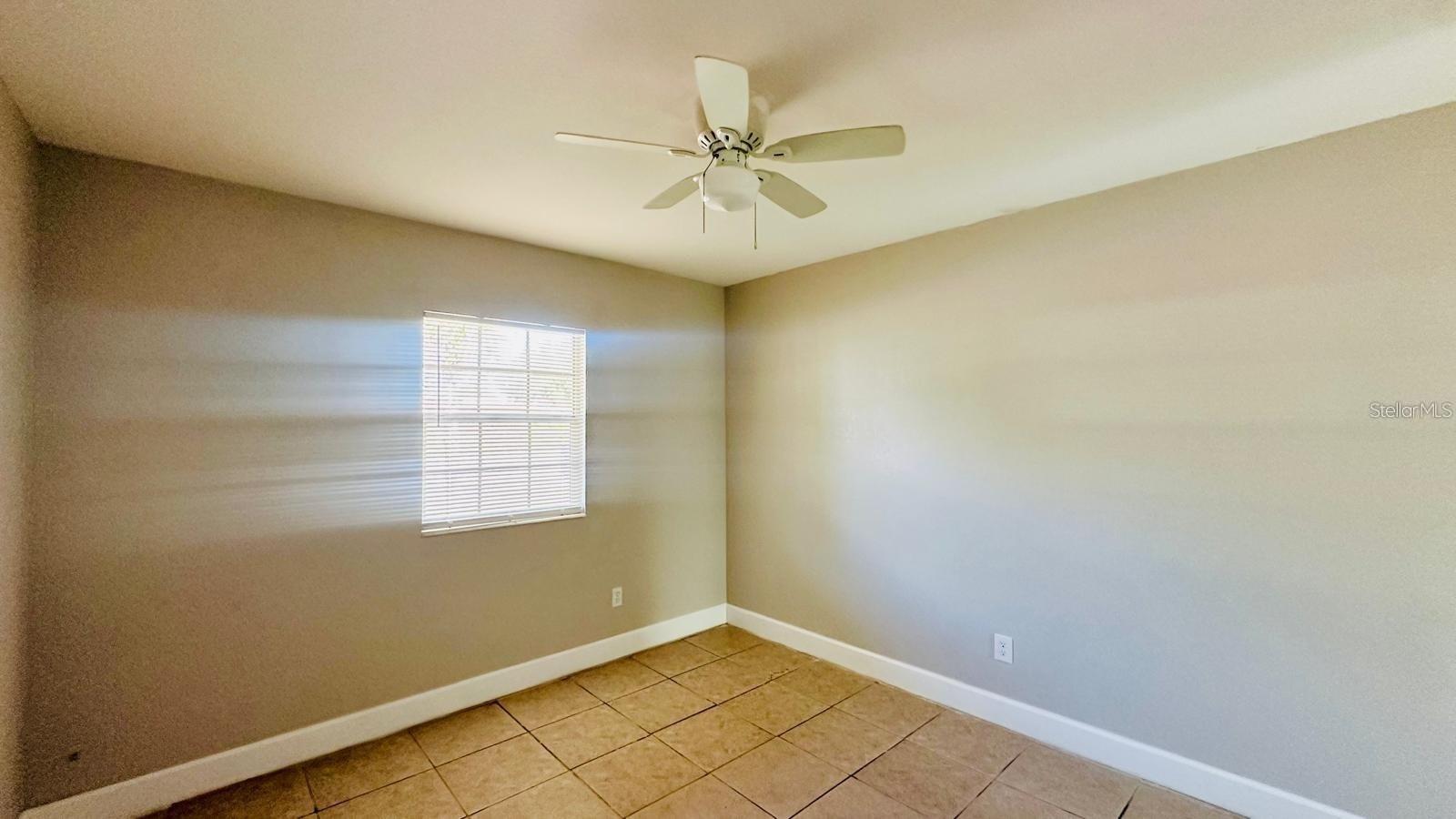 Image 6 of 8 For 390 Haines Boulevard 3