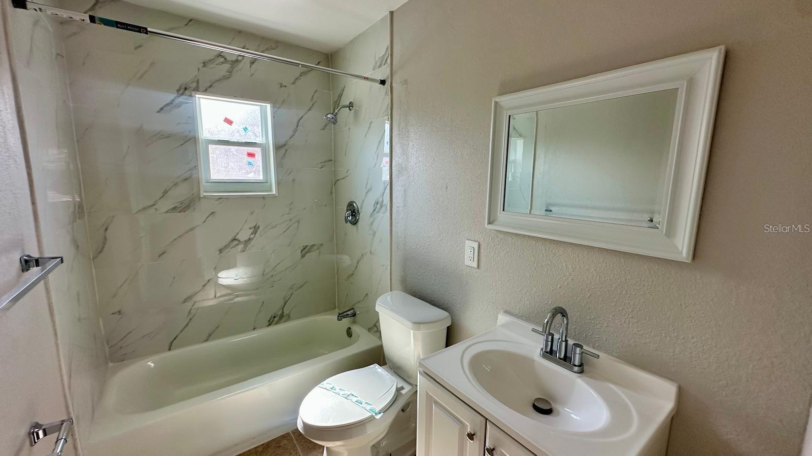 Image 7 of 8 For 390 Haines Boulevard 3