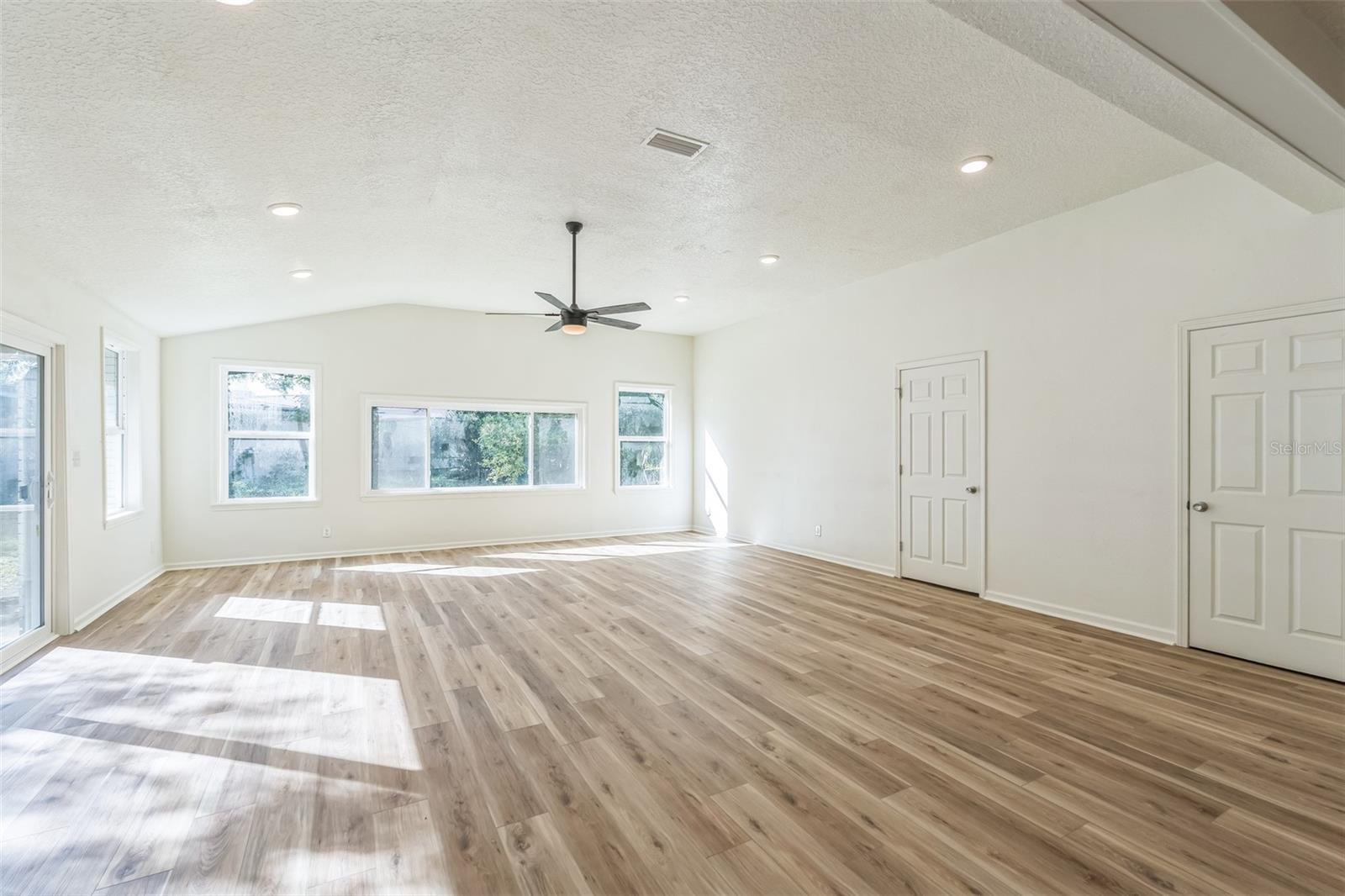 Image 6 of 20 For 6432 Otelia Circle