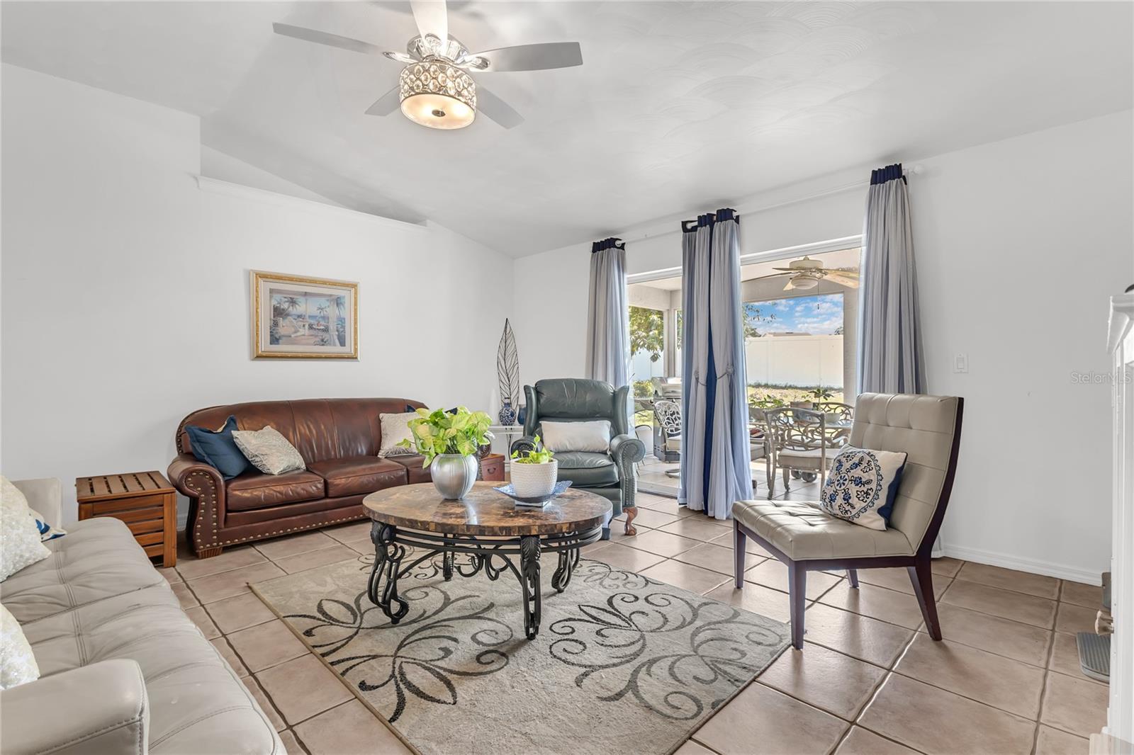 Image 11 of 33 For 465 Haversham Road