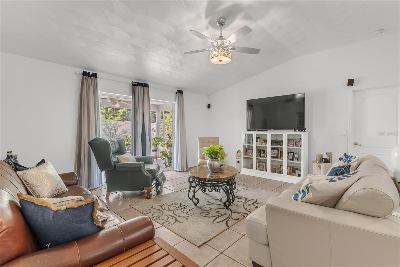 Image 12 of 33 For 465 Haversham Road