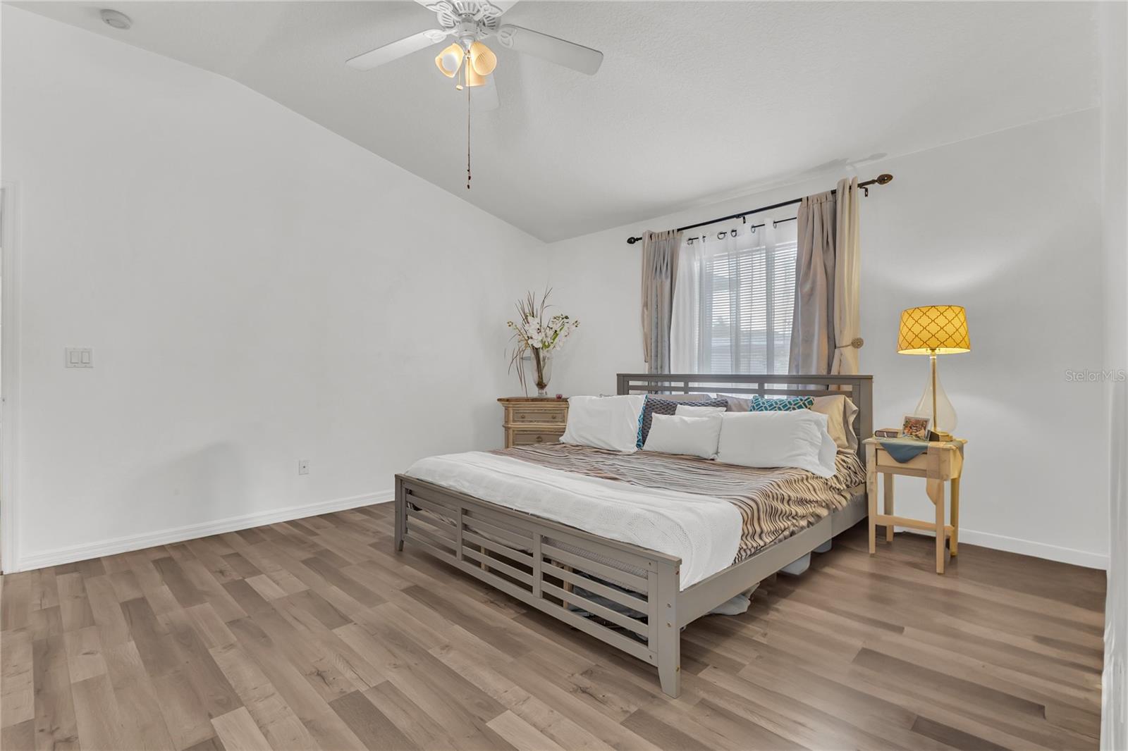 Image 20 of 33 For 465 Haversham Road