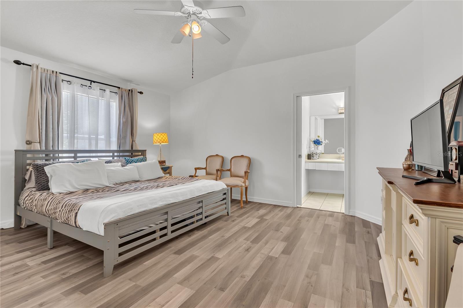 Image 22 of 33 For 465 Haversham Road