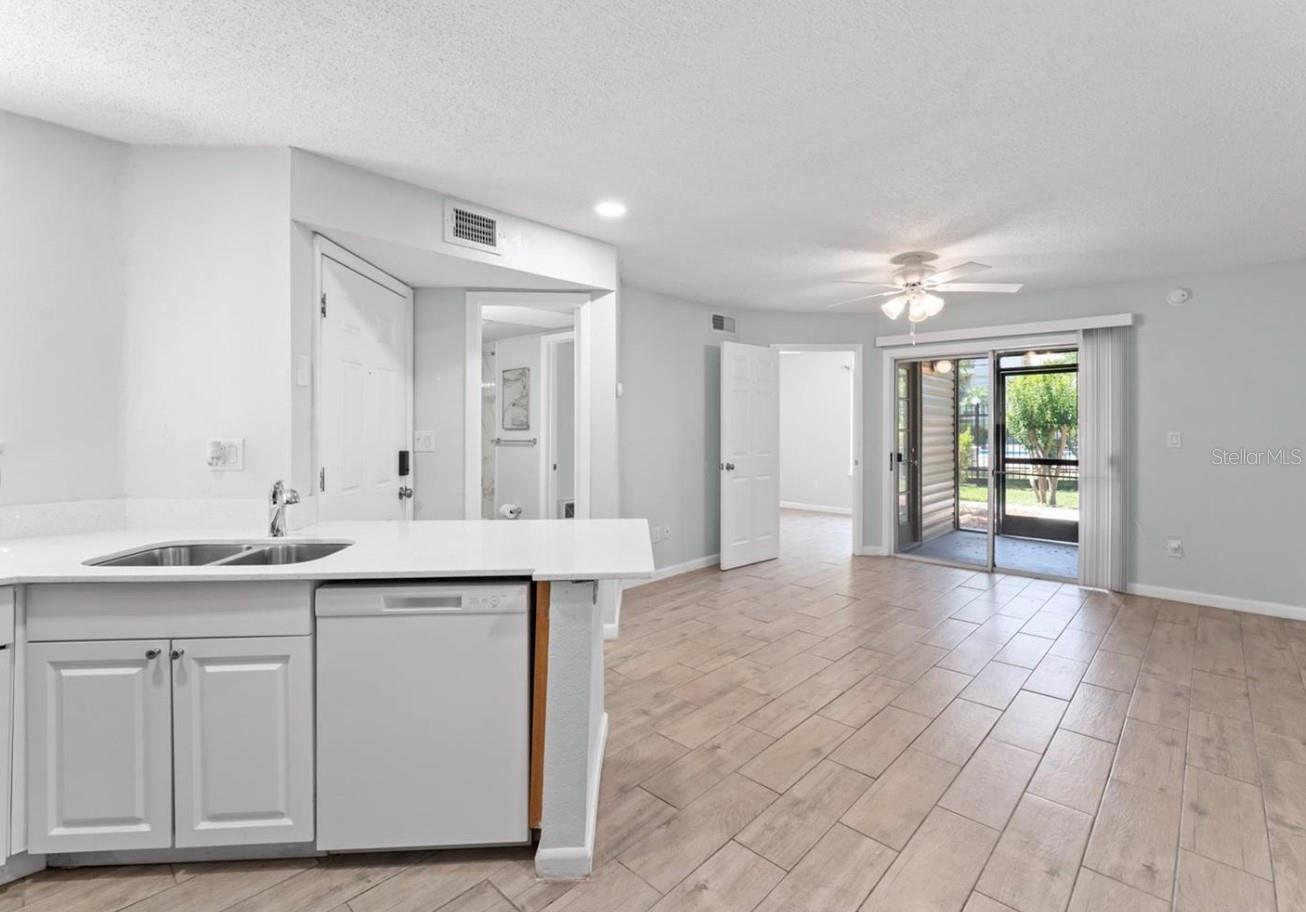 Image 3 of 17 For 1908 Lake Atriums Circle 3